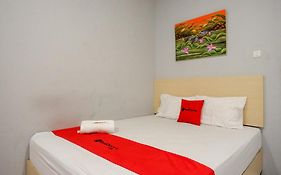 RedDoorz Plus at Hawai Inn Near Mall of Panakukang